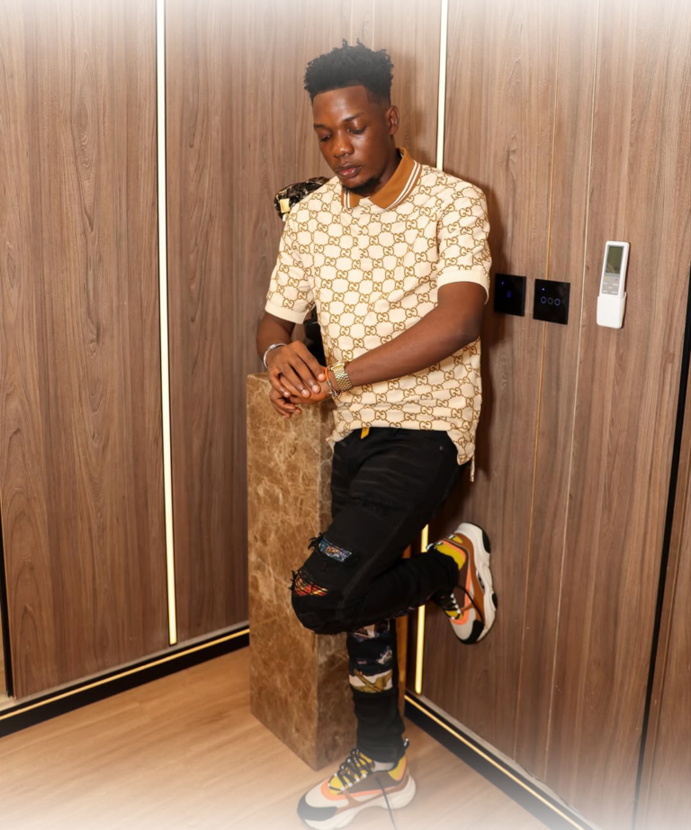 📸💫- @danwizzy_oxlade 👕- @styled_by_hy 📸- @wealth_visuals_ (3) copy